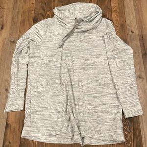 Eddie Bauer women’s pull over tunic, size M! 🤍